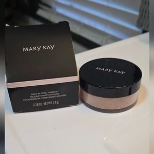 NIB Mary Kay Silky Setting Powder - Medium Beige